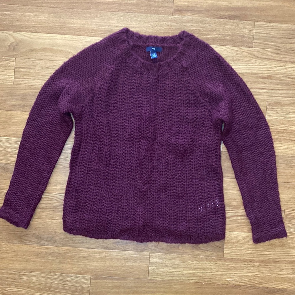 Gap sweater